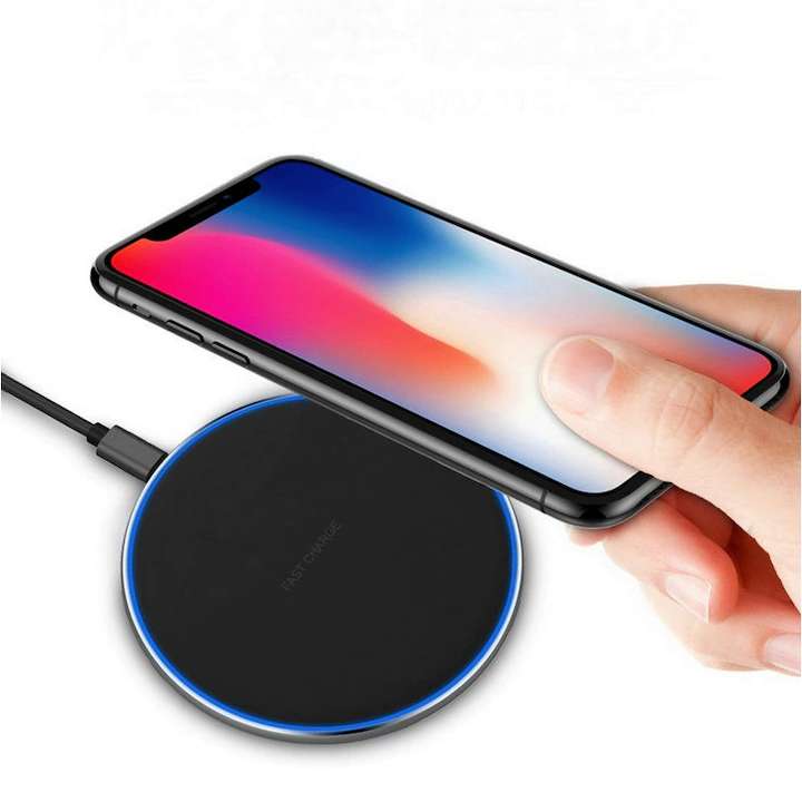 TÖLTŐPAD ANDROID ÉS IPHONE KÉSZÜLÉKHEZ, LED GYŰRŰS VILÁGÍTÁS, VEZETÉK NÉLKÜLI, FEKETE