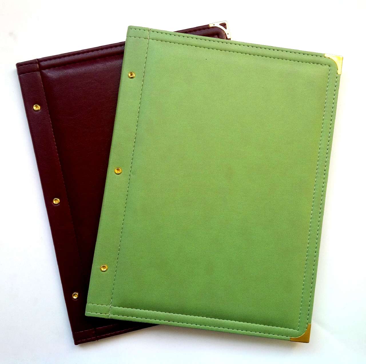 ÉTLAPTARTÓ A/4 10 LAPOS CSAVAROS,FÉMSARKOS MŰBŐR